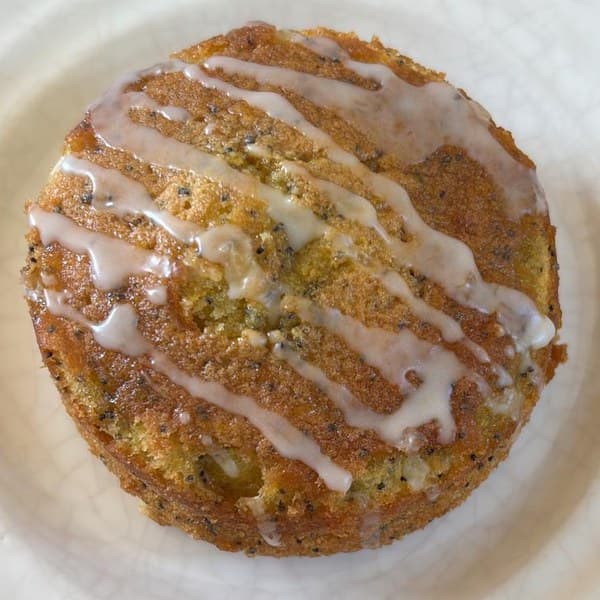 Munchkin Bakehouse Orange & Poppy Seed mini cake